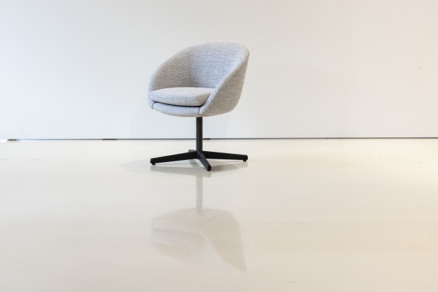 Russell dining swivel armchair